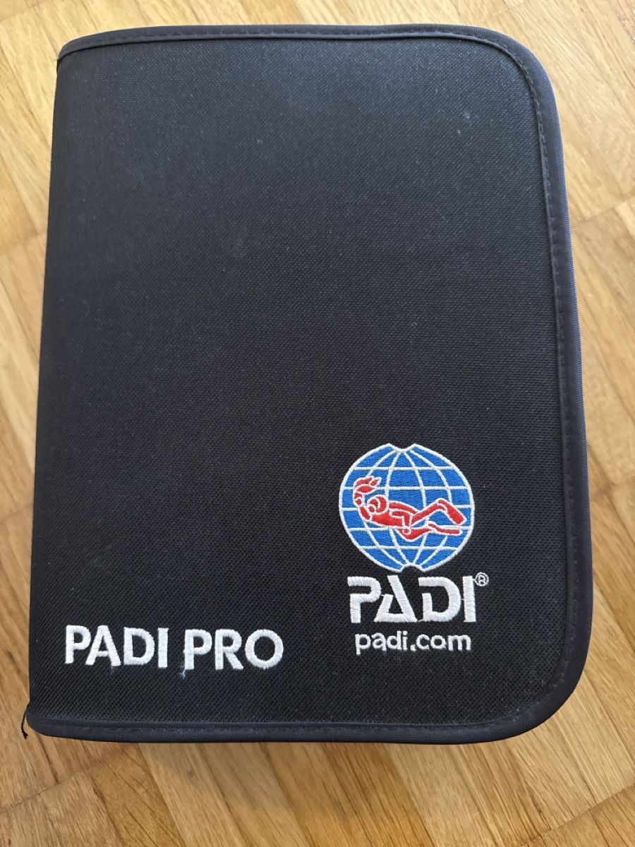 Atemregler & Jackets: PADI Pro Instructor manual  – Neu (gemäss Beschreibung) aus Sisseln AG von Gommibaerli87