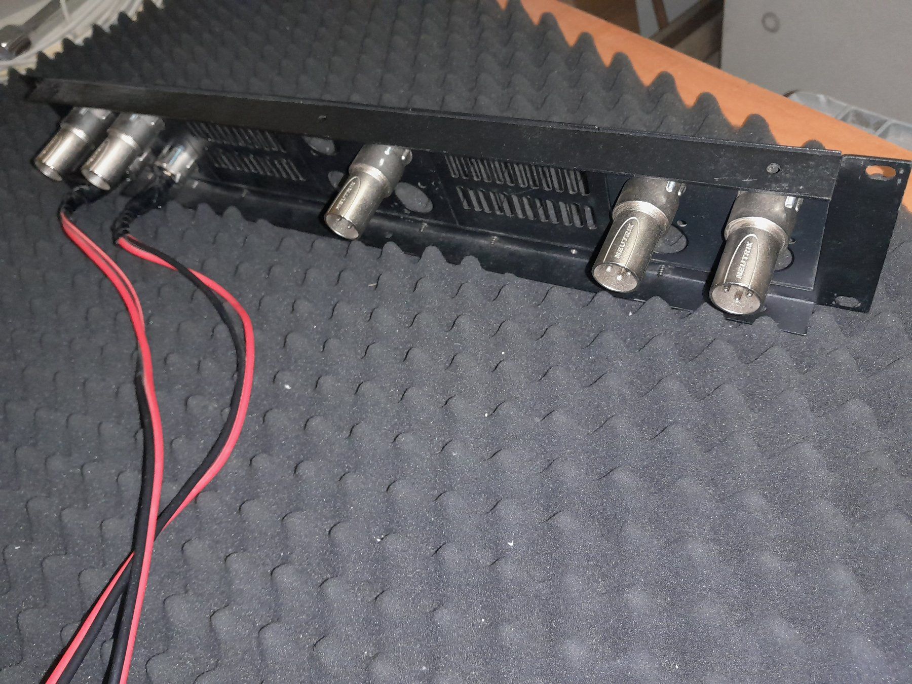 Fixations: 19" Rack 2HE Professionelles Audio-Patchpanel - ! – D'occasion à Steffisburg par FutureOne 1
