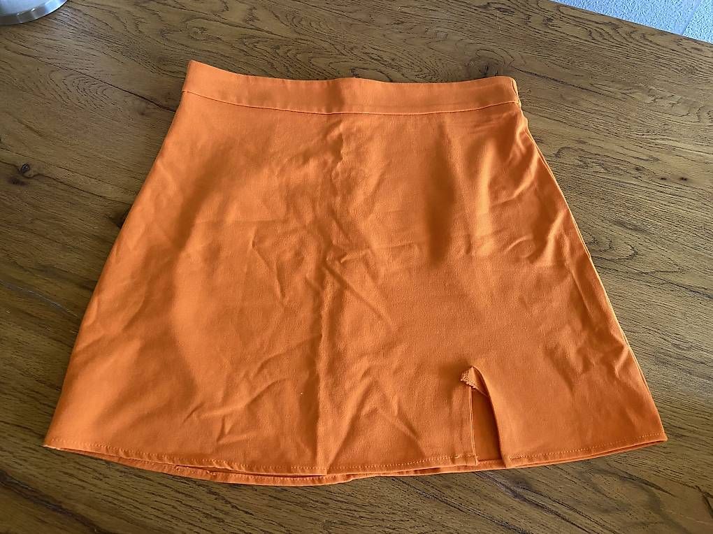 Jupes: Rock orange Grösse 42 – D'occasion à Zürich par ragusa45
