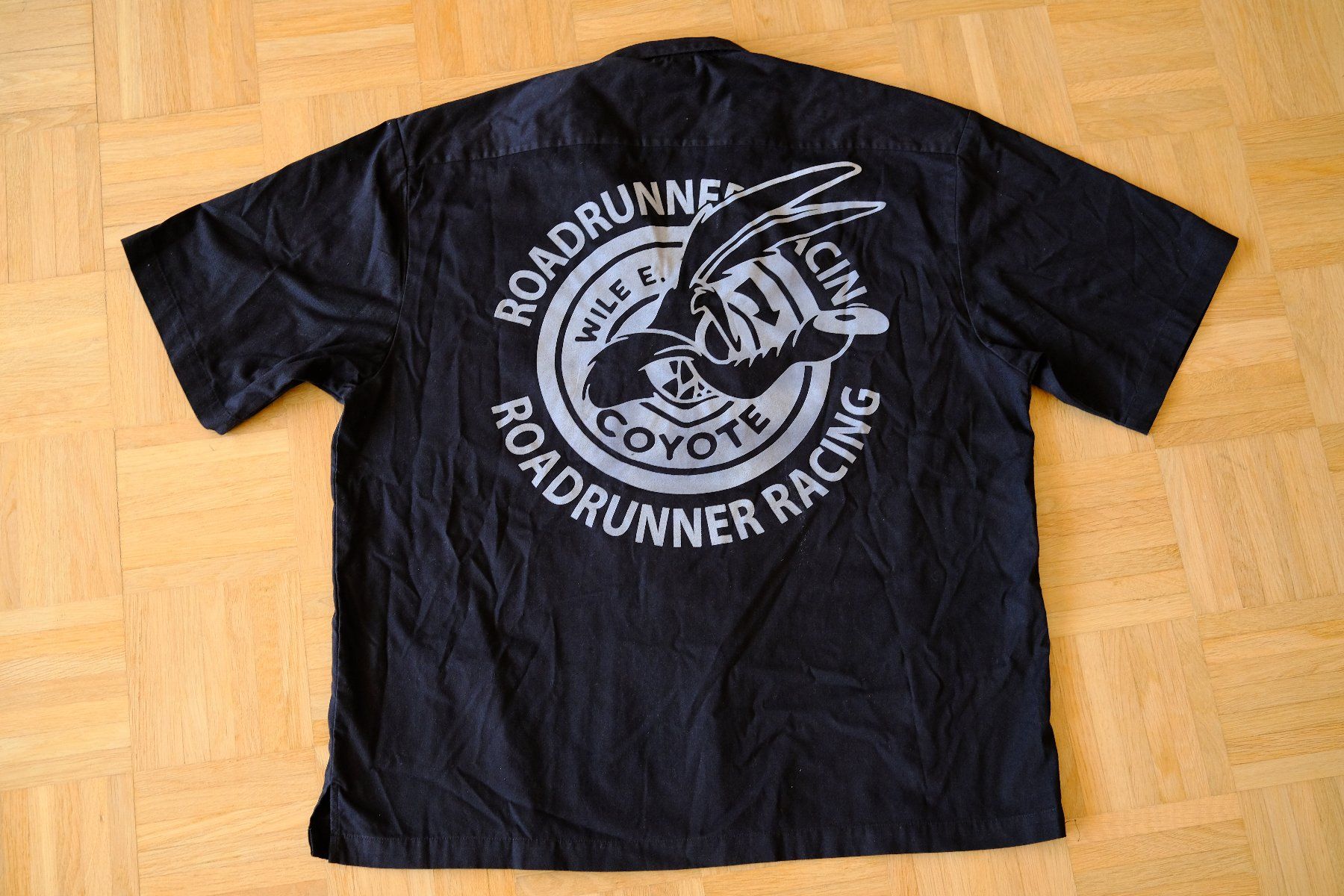 Camicie: Port Authority custom made Wile E. Coyote – Usato da Moutier venduto da Noctophobia 4