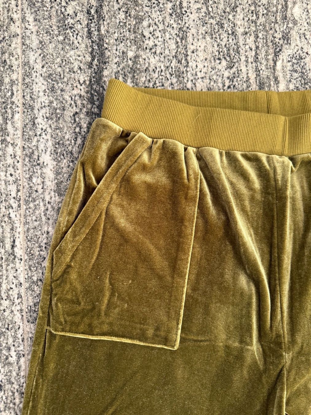 Pantaloni: Green velvet womens comfy pants – Usato da S. Vittore venduto da via_h2nb 1
