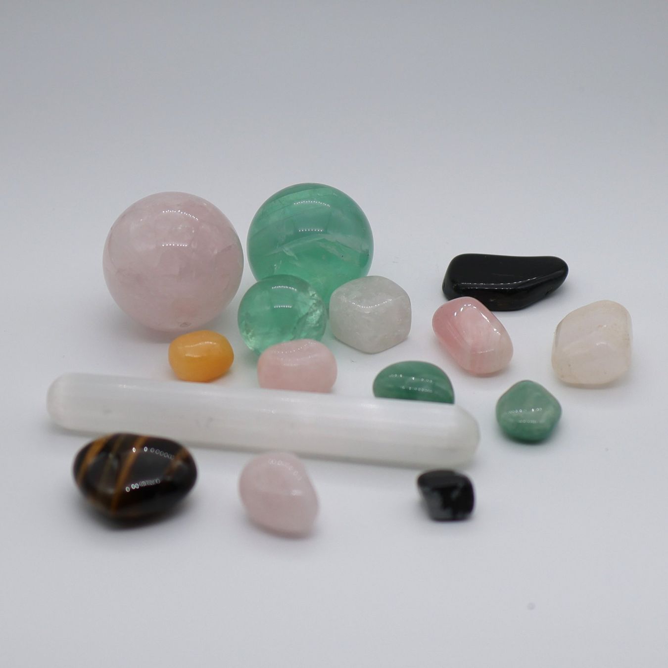 Minerali & Pietre curative: Meditations & Handschmeichler Steine – Usato da Volketswil venduto da brockipfannenstil 1
