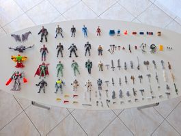 Grosses Actionfiguren-Konvolut mit Zubehör – über 20 Figuren