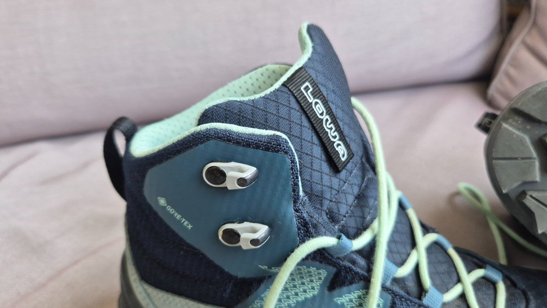 Lowa Scarpe per ragazzi: LOWA Wanderschuhe, Grösse EU 37 – Usato da Thalwil venduto da chriswiss 1