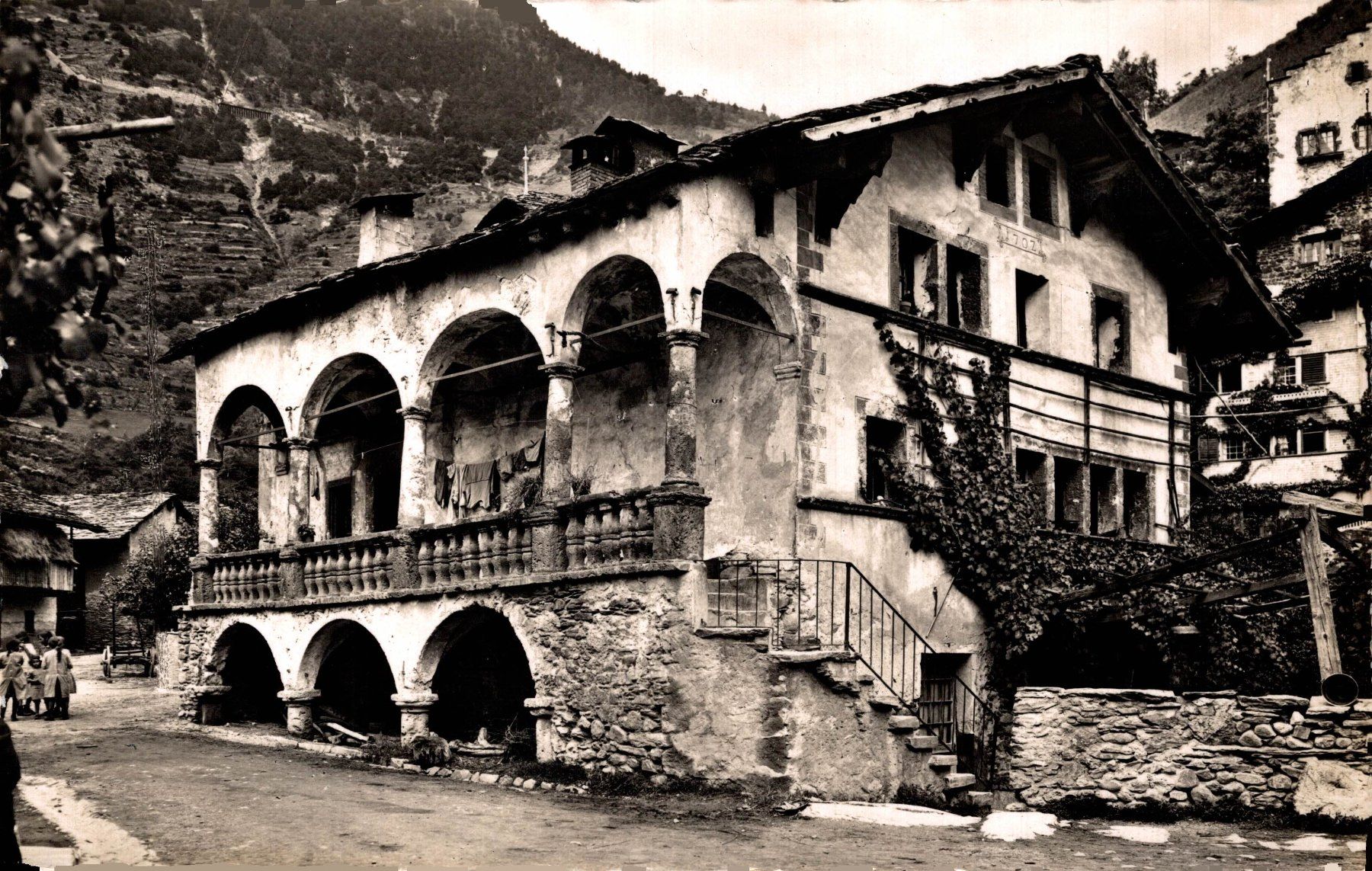 Ansichtskarten: Das Maxenhaus in Raron – Gebraucht aus Bronschhofen von Astore