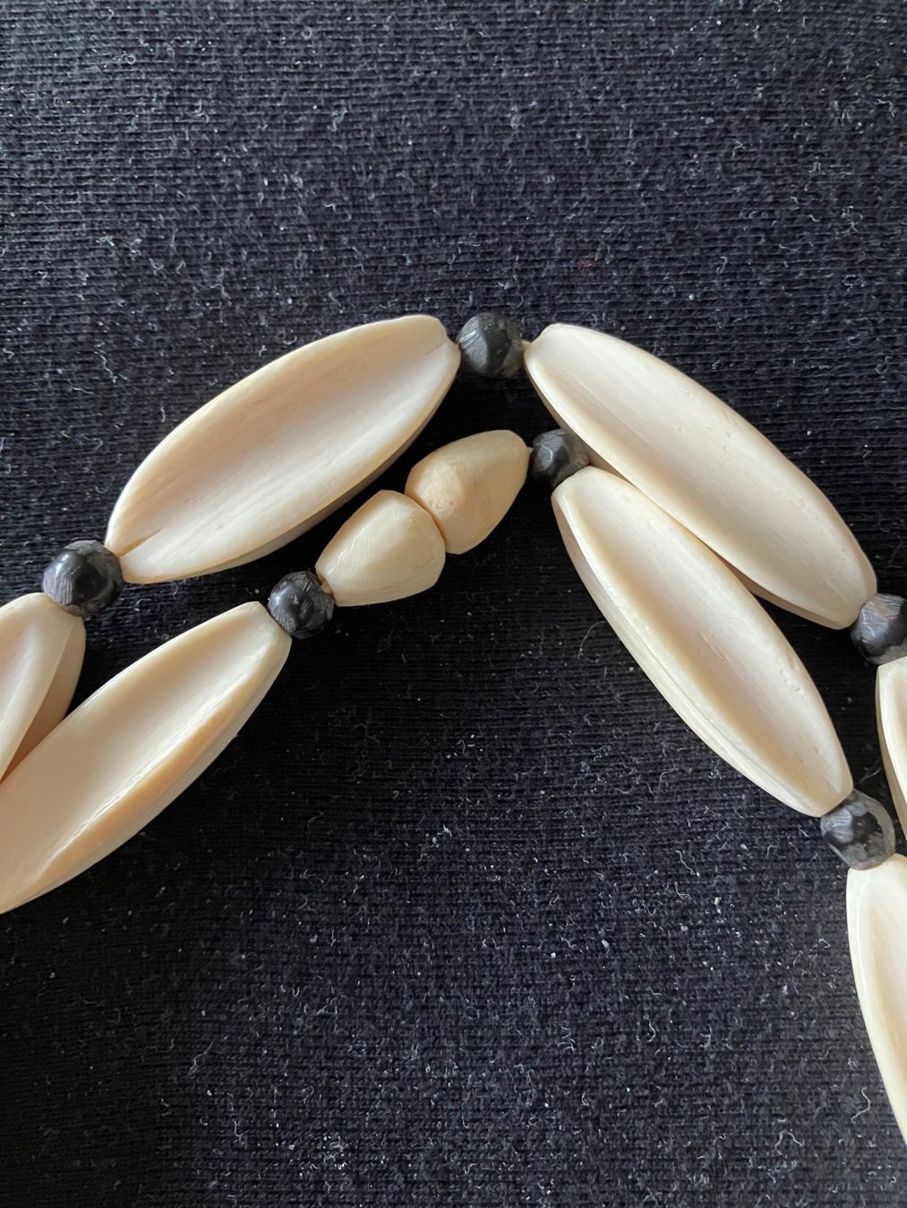 Catenine: Art Deco Collier schwarz/weiss – Usato da Zürich venduto da aannnnaa48 1