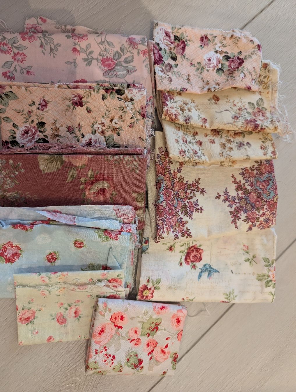 Tessuti: Stoffreste mit Blumenmuster, diverse Farben und Muster – Usato da Sternenberg venduto da pae_h5q2