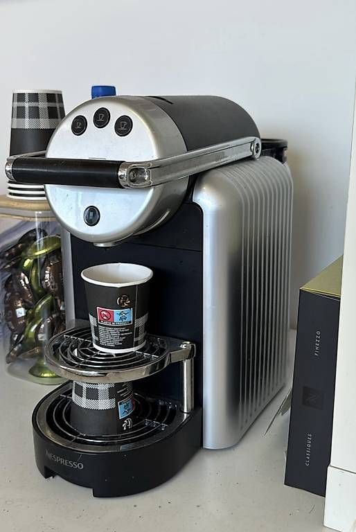 Kaffeemaschinen & Espressomaschinen: Nespresso Zenius – Gebraucht aus Jona von ramiz93 1