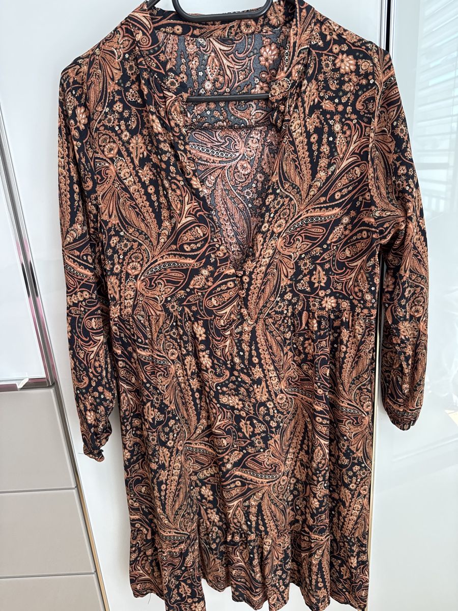 Robes: Kleid – Neuf (Voir description) à Sursee par Alyel