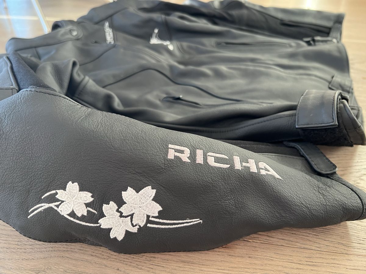 Completi & Tailleur: Motorrad Leder Kombi von Richa – Usato da Mettmenstetten venduto da plenaspei 5