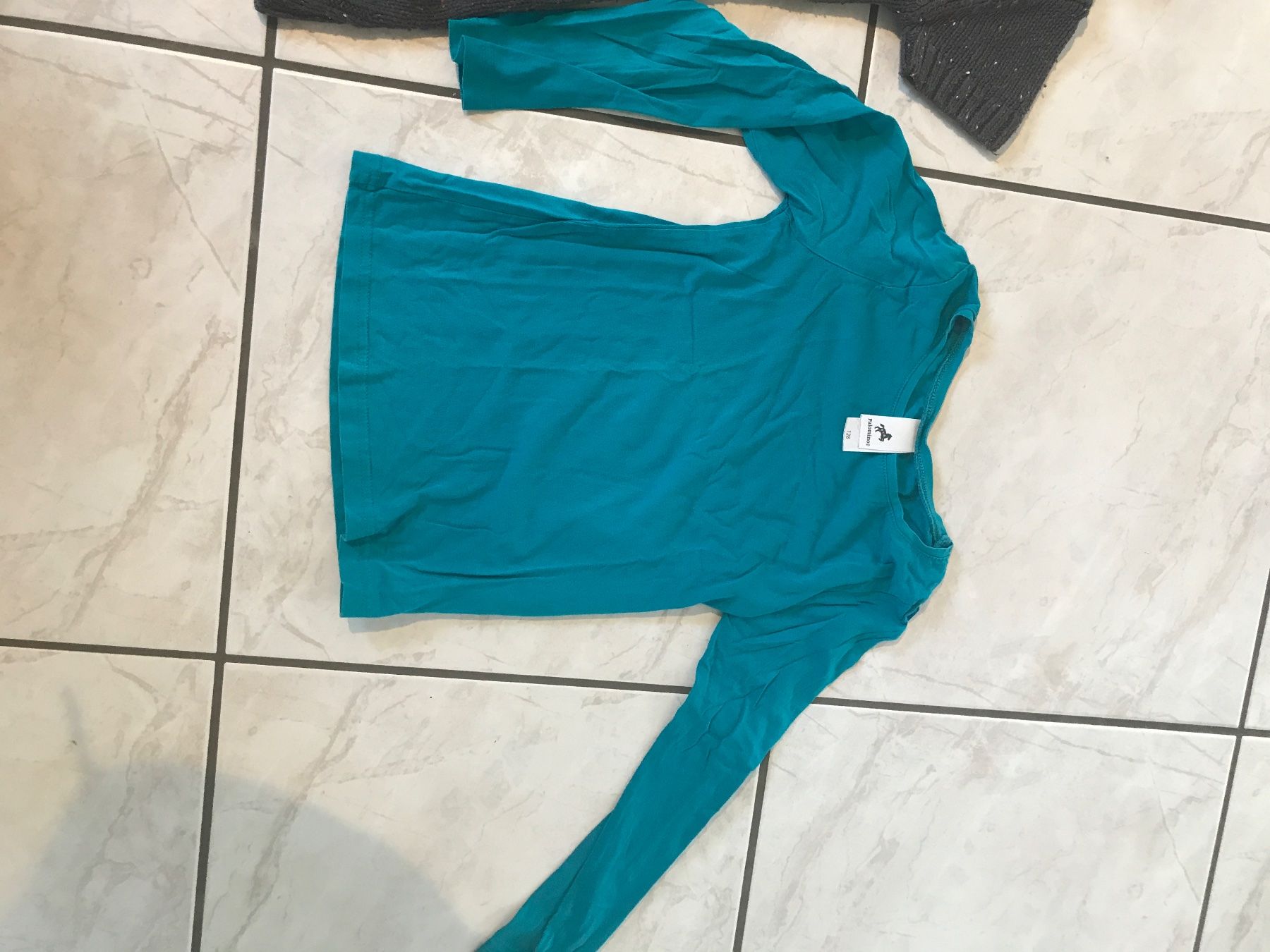 Lotti & Set di vestiti: 3 Teiliges Kleiderset Grösse 122 & 128 – Usato da St.Pantaleon venduto da frodobi 1