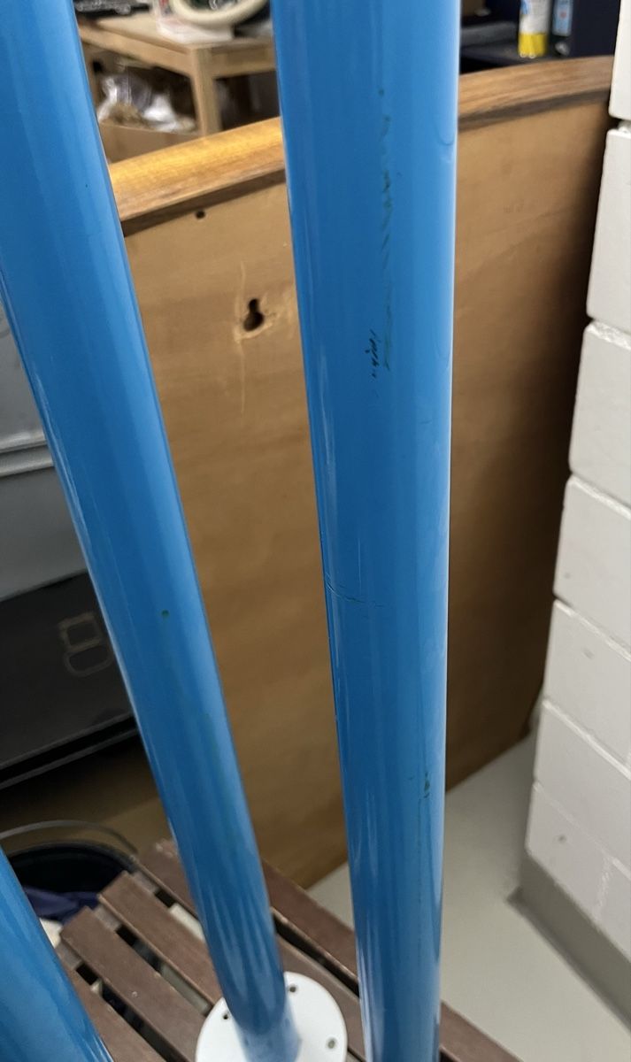 Altro in Decorazioni & Accessori: 5 blaue Metall Tischbeine – Usato da Weinfelden venduto da Kathydoes 4