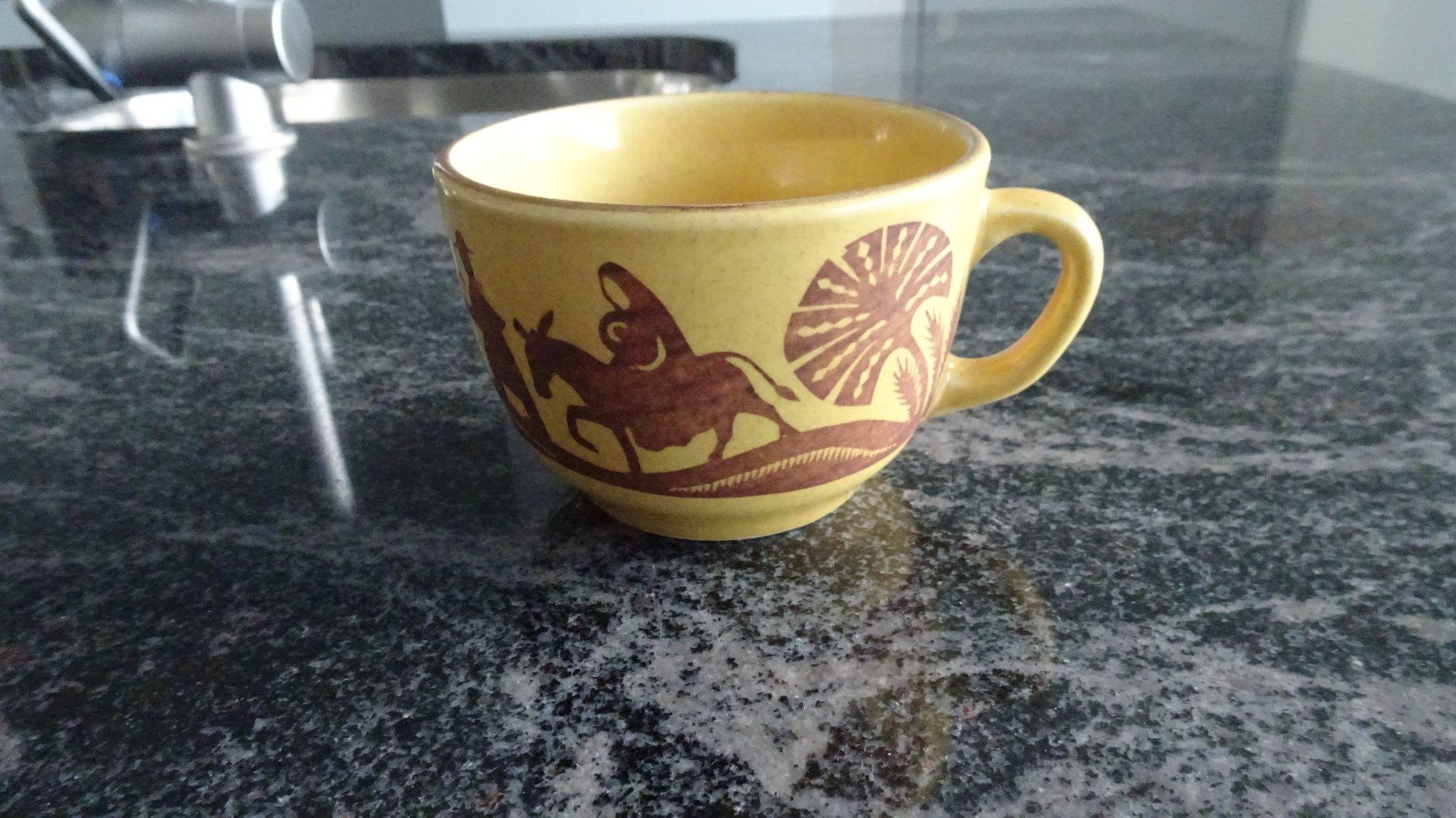 Rössler Tazze: RÖSSLER HELLBRAUNE TASSE MIT WEIHNACHTSBILD Dessignklassiker – Usato da Zürich venduto da Roulet