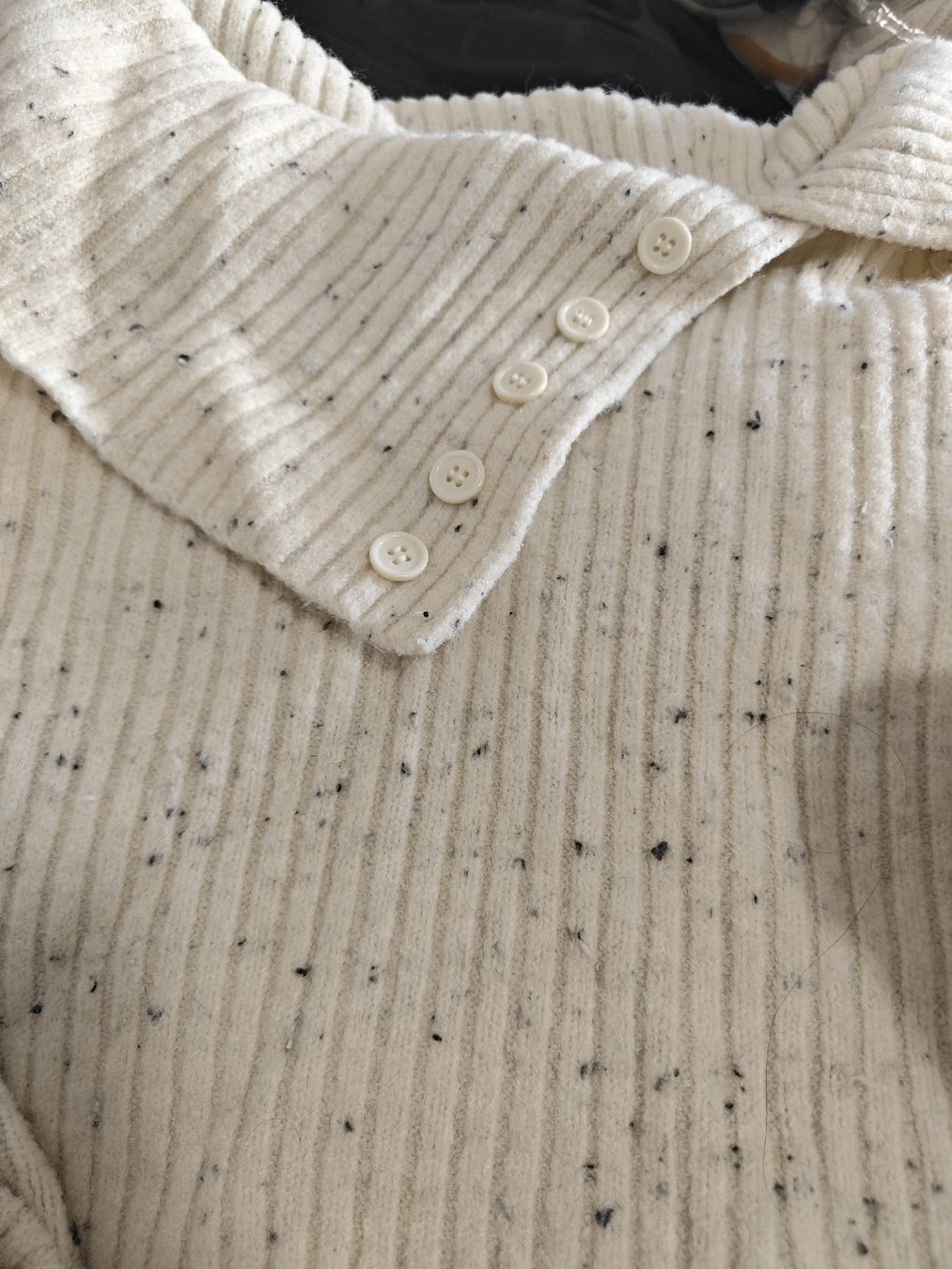 Pullover & Sweatshirts: Pullover beige Melange Kragen mit Knöpfen Grösse M – Gebraucht aus Genève von lim_gch8 1
