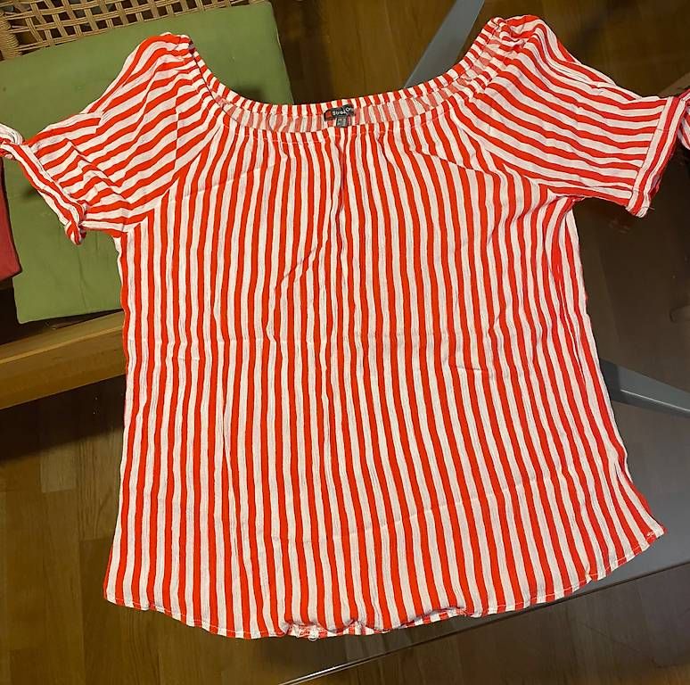 Camicette: 2 Blusen-Shirts: gestreift und elegant schwarz – Usato da Bern venduto da nadjaz