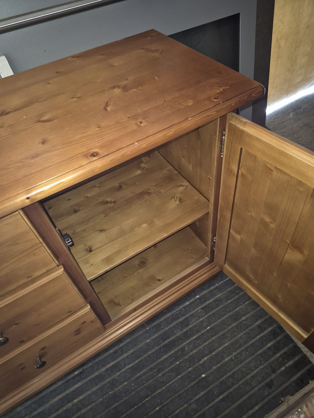 Cassettiere: Sideboard / Kommode Fichte gebeizt lackiert – Usato da Flumserberg Bergh venduto da tamaramullis 7