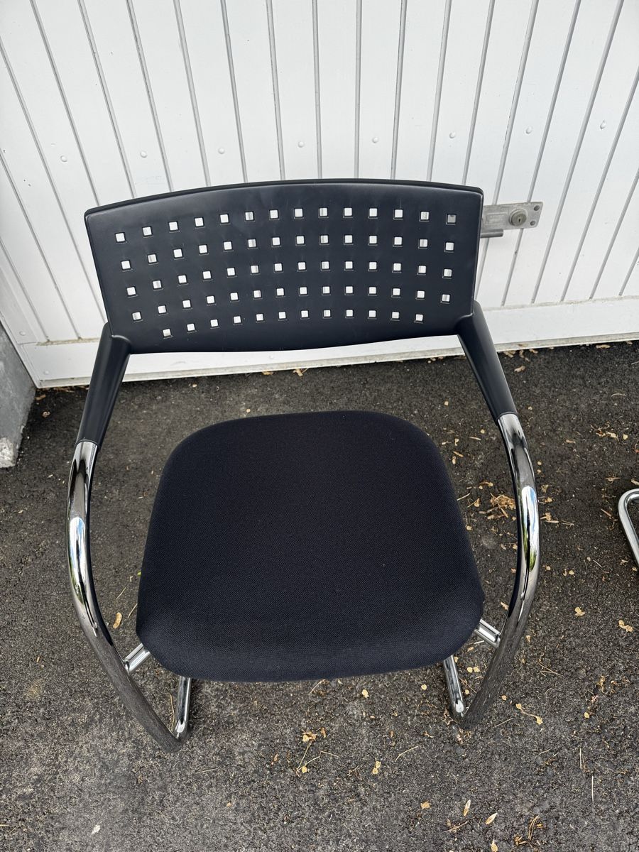 Vitra Sedie: Vitra visavis Freischwinger schwarz Chrom Stoff – Usato da zürich venduto da Mito3