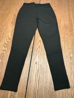 Schwarze Stoffhose mit Reissverschlüssen Grösse 38