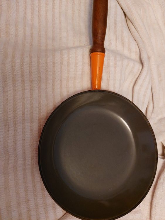 Poêle en fonte Le Creuset avec anse occasion Kaufen auf Ricardo