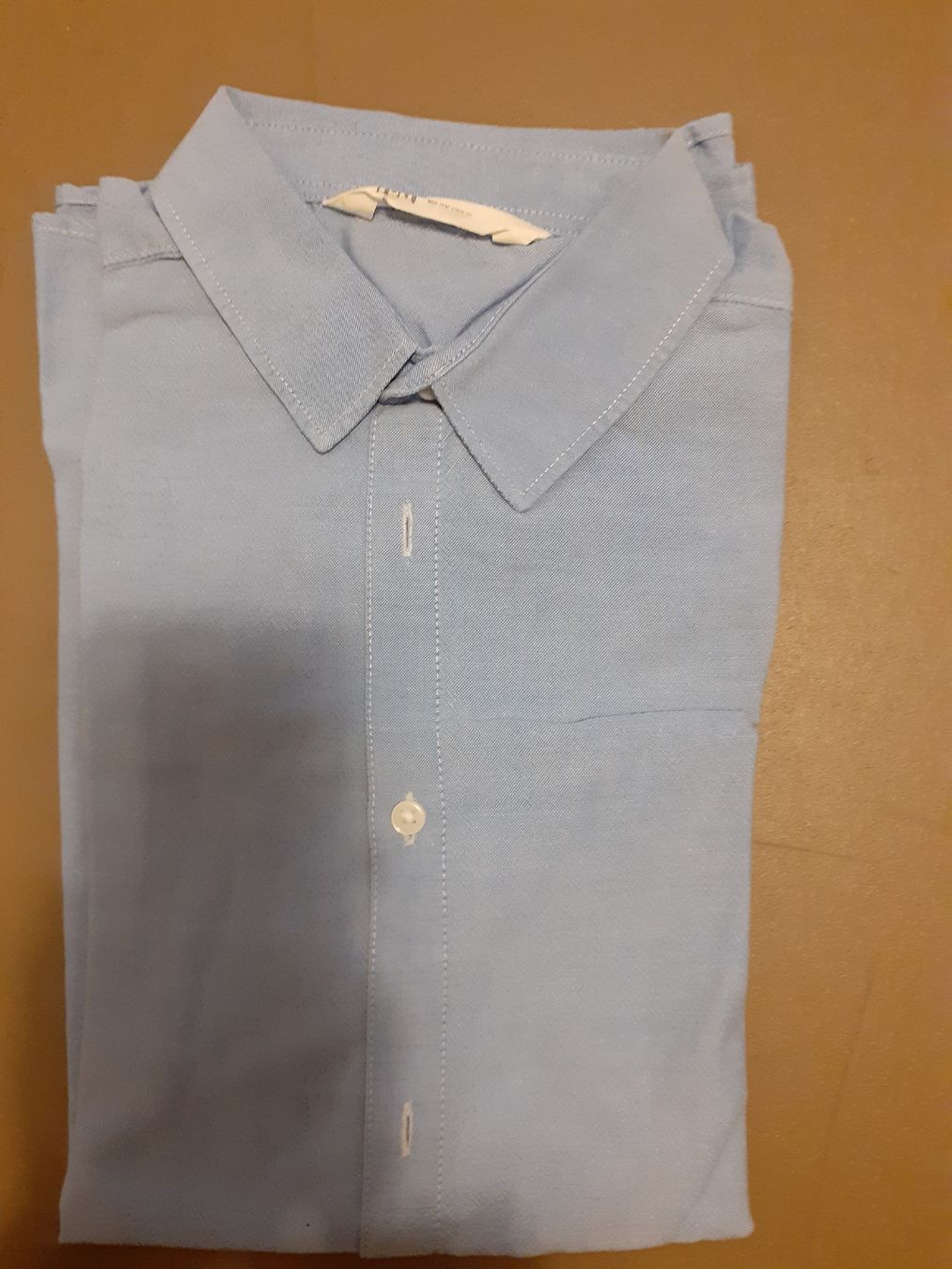 H&M Camicie, T-shirt & Polo: H&M Hemd hellblau Grösse 170 neuwertig – Usato da Zürich venduto da zurclich