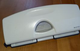 LEITZ Dokumenten-Locher 4-Loch
