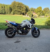 BMW F800R bleu et blanc en bon état occasion