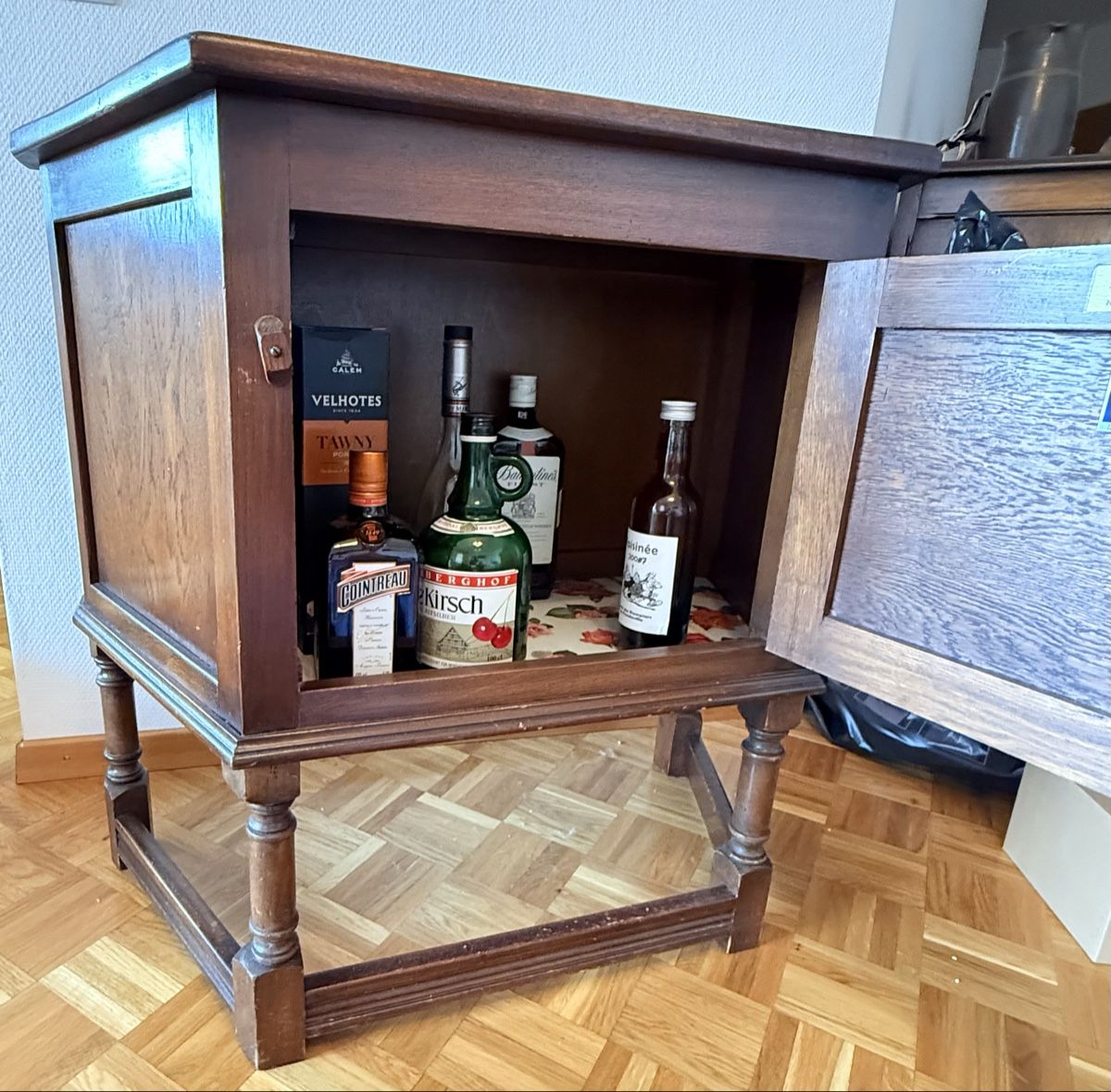 Kommoden: une console de style "Old Charm" – Gebraucht aus Plan-les-Ouates von val_c6z7 1