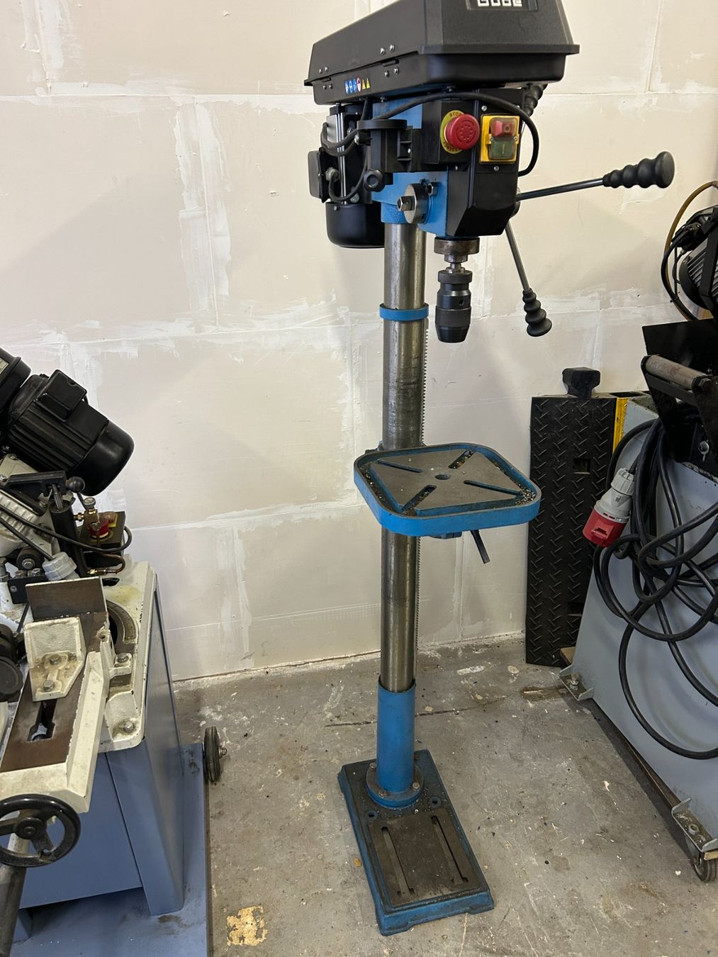 Perceuses: 2er Set Säulebohrmaschine und Kompressor – D'occasion à Frenkendorf par SF-Swiss
