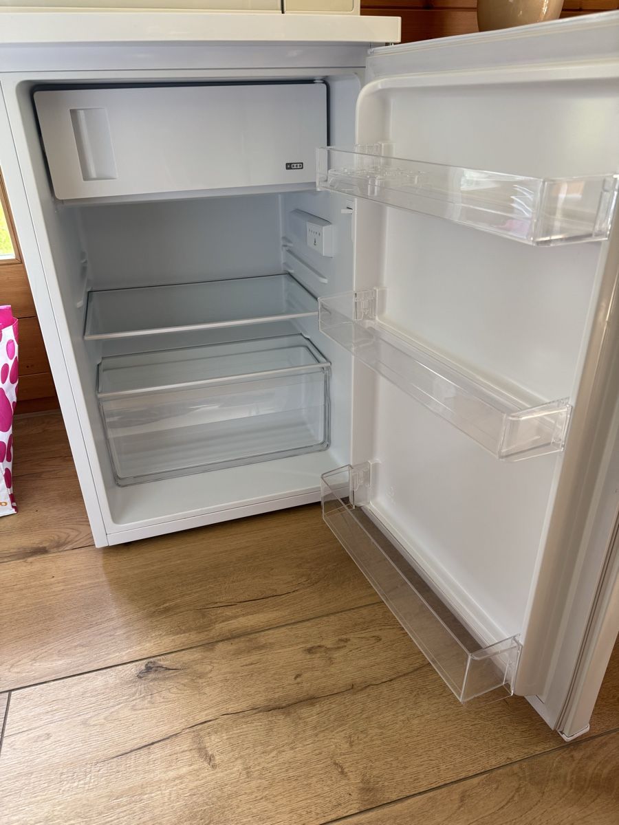 Zanussi Kühlschrank: Zanussi Fridge with freezer compartment – Gebraucht aus Champery von emi_hrt6 1