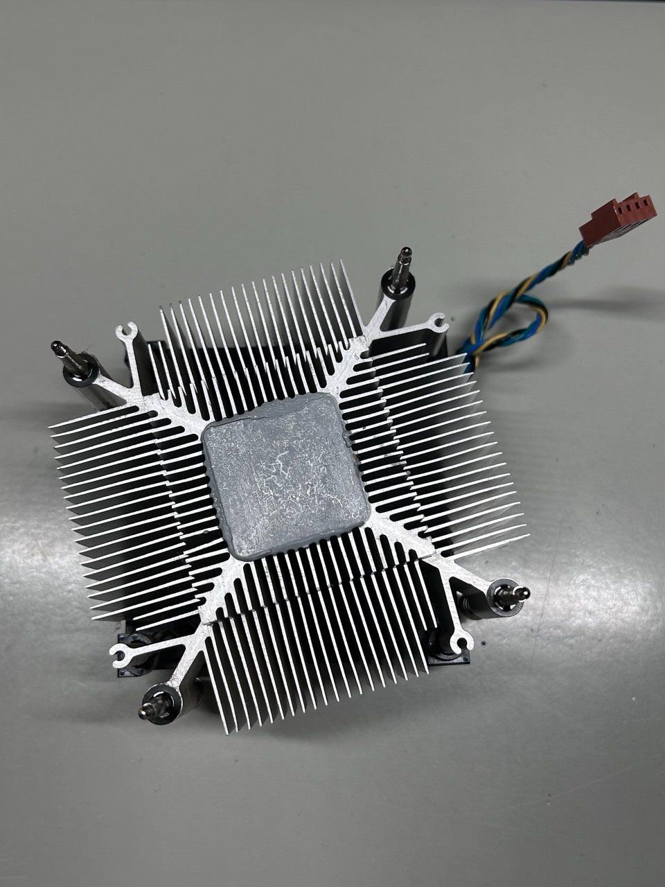 Componenti elettronici: Dissipatore con ventola per CPU – Usato da Giubiasco venduto da LorisVale 3