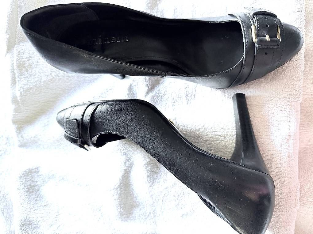 Scarpe da donna: Divers Chaussures cuire  Très bon état  – Usato da Troistorrents venduto da rabz 1