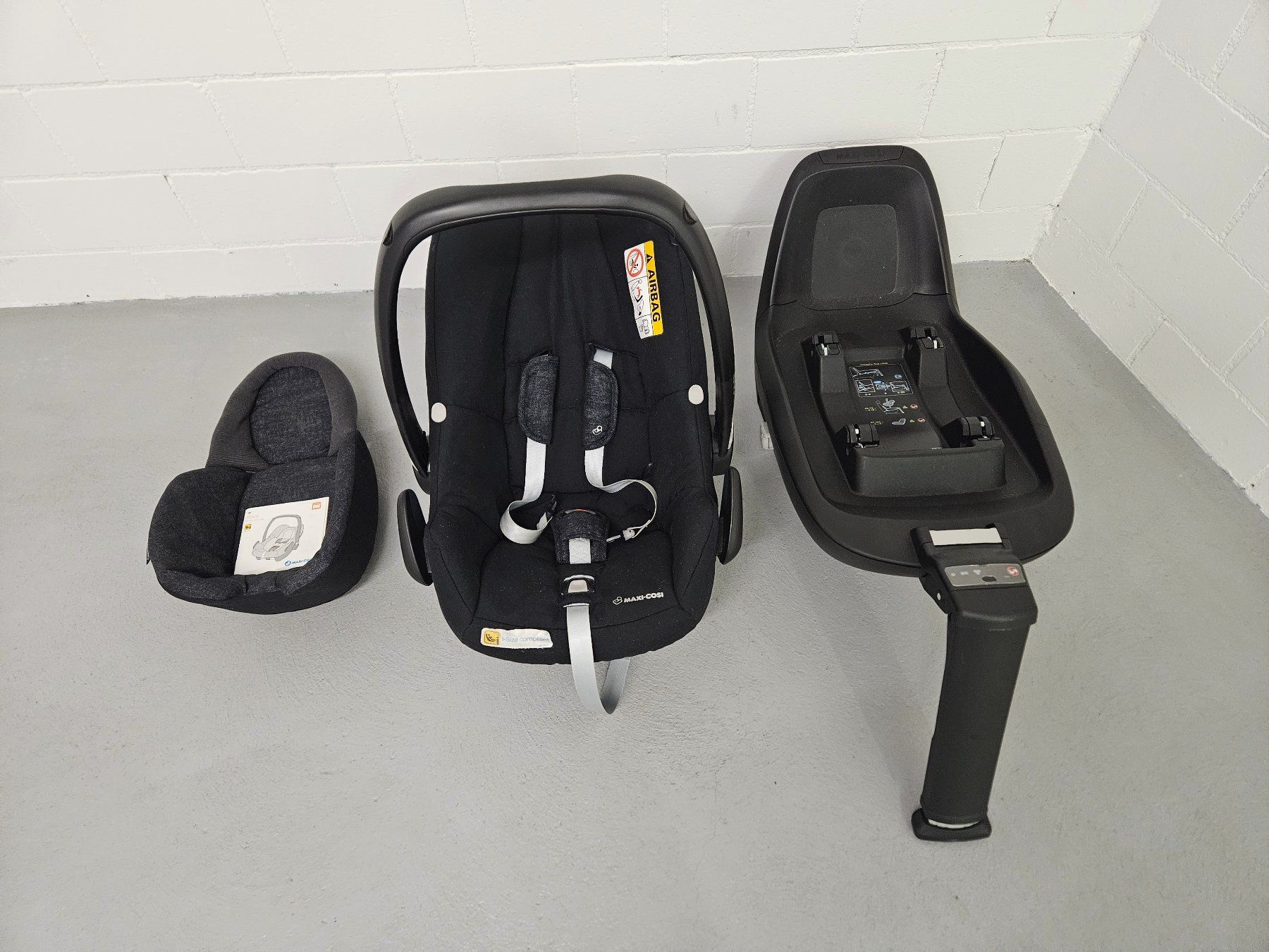 Maxi-Cosi Seggiolini per auto: Maxi-Cosi Babyschale Rock mit Isofix-Basis – Usato da Meilen venduto da Mikrama