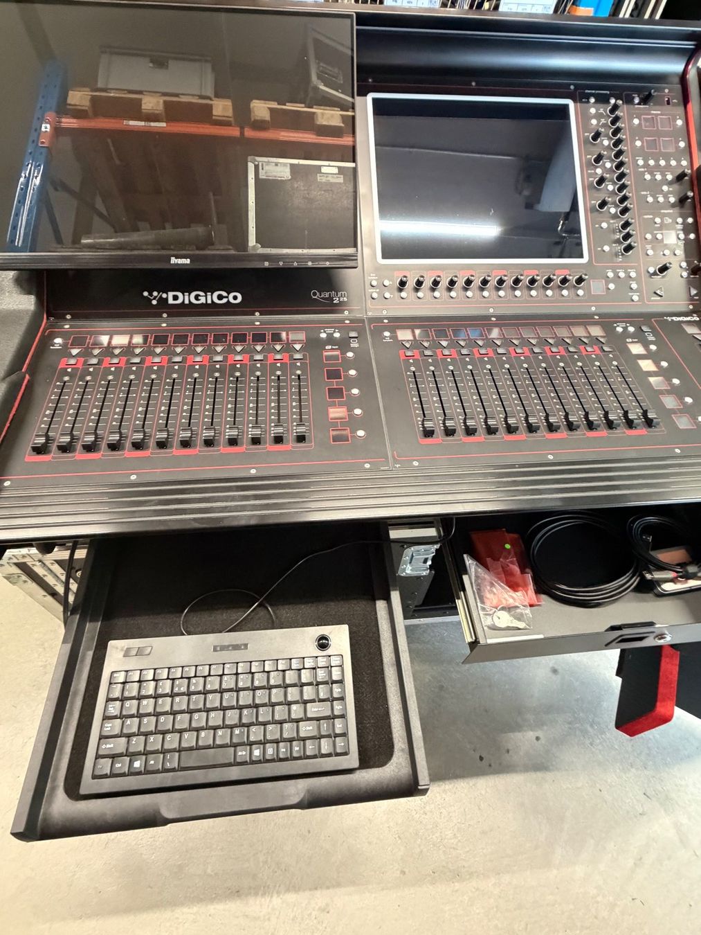 Digico Platines de mixage: Digico Quantum Digital Mischpult inkl. Stagebox + Flipcase – D'occasion à Burgdorf par WHITELIGHT3400 6