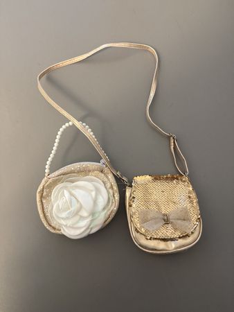 2 Mädchen Täschli mit Pailletten und Blumen, Goldig!