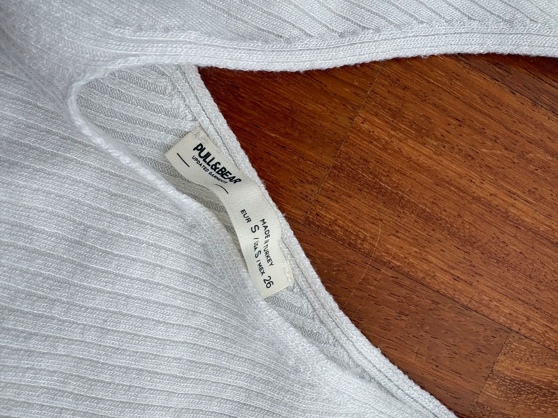 Pull&Bear Tops: Top/Shirt weiss – Neu (gemäss Beschreibung) aus Embrach von ale_v5qn 5