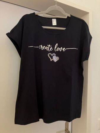 Schönes, neues, schwarzes Sommer Shirt, create love bedruckt