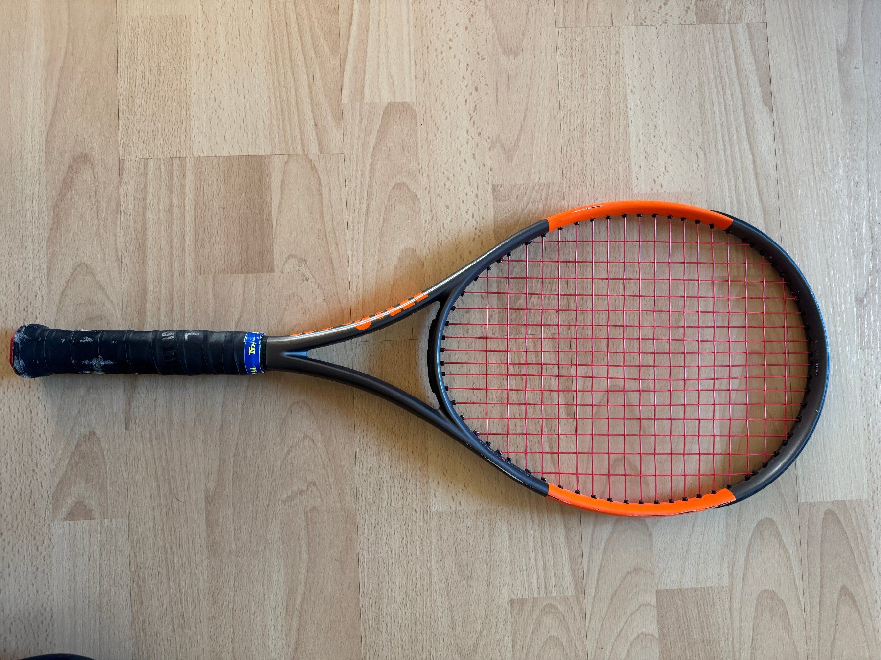 Wilson Racchette: Tennisschläger Wilson Burn 100, v2.0 – Usato da Rapperswil SG venduto da Nutsynut123 2