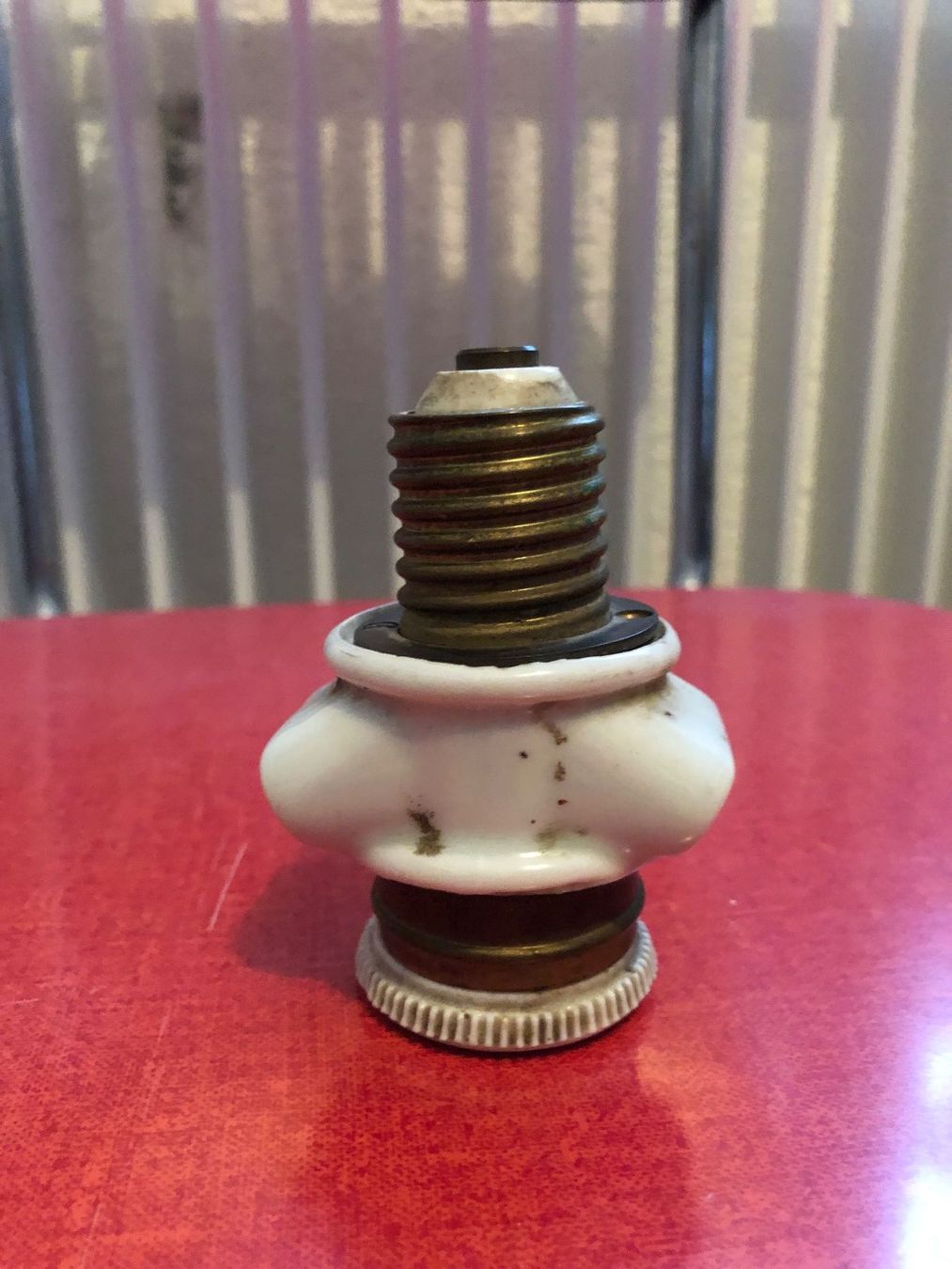 Lampade: Lampenfassung mit Doppelstecker, antik – Usato da Niederurnen venduto da Guste 1