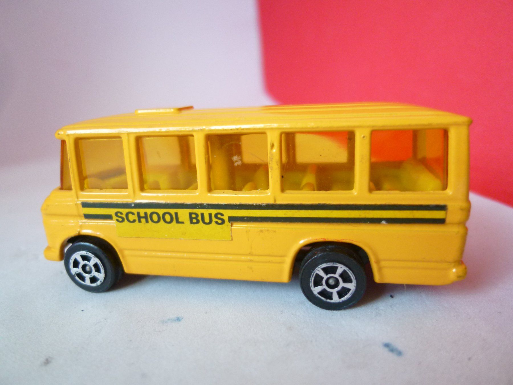 Corgi Toys Modellini d'auto: Schoolbus Mercedes - alt von Corgi Junior - made in GB – Usato da Reiden venduto da mondial2