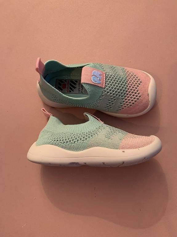 Scarpe per ragazze: Hausschuhe Elefanten Grösse 22 – Usato da Dübendorf venduto da audreydes