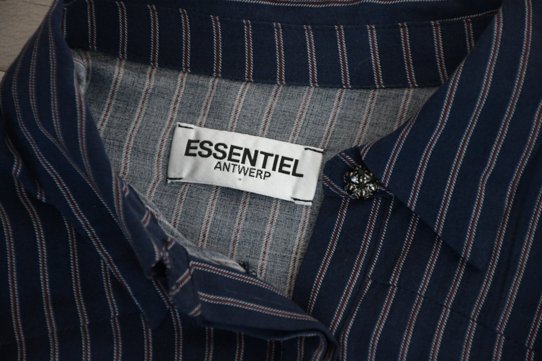 Chemisiers: Neu Bluse von Essential Antwerb gr. 36 – Neuf (Voir description) à Nuglar par Korsika2 1