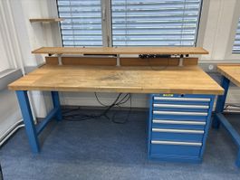 Werkbank mit Schubladenstock Holzplatte gebrauchter Zustand