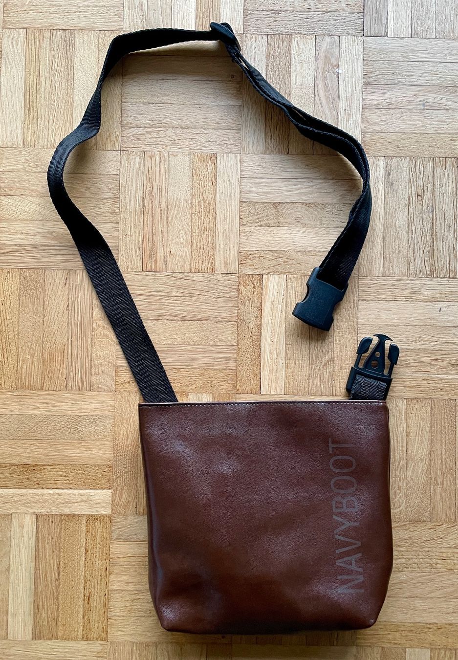Navyboot Sacs: Umhängetasche Navyboot, braun – D'occasion à Gümligen par soleil149