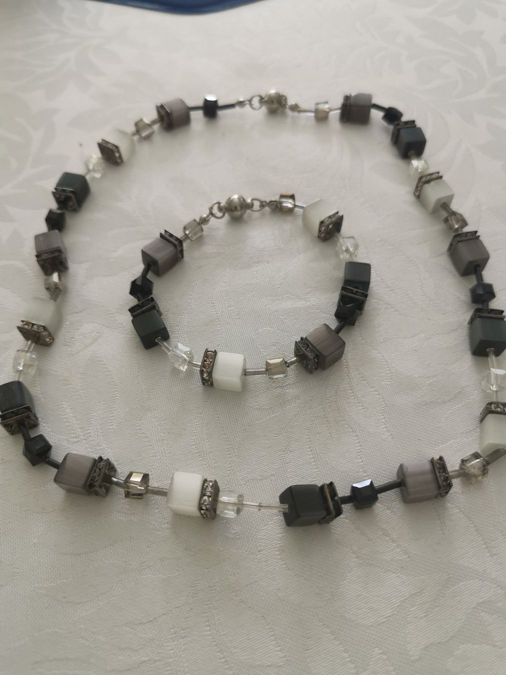 Ketten: WÜRFELKETTE MIT ARMBAND – Gebraucht aus Allschwil von Male54