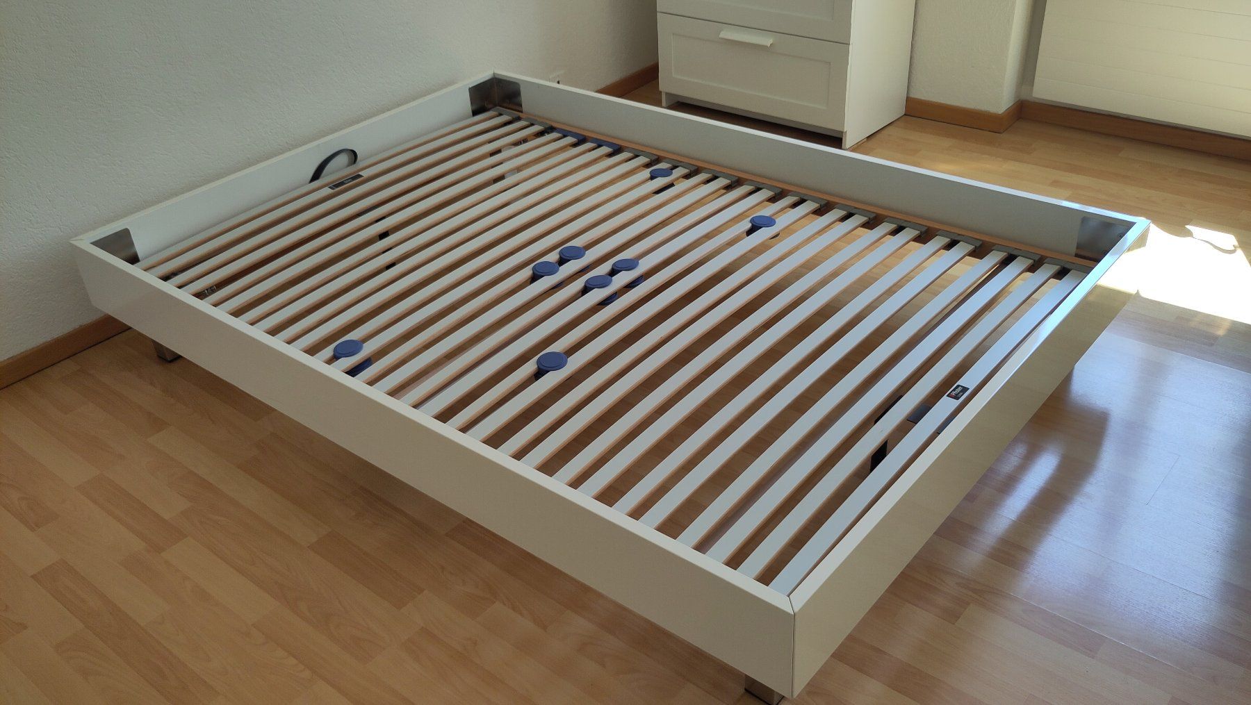 Ikea Lits: Bed frame and Bed net – D'occasion à Zürich par dar_gh6l