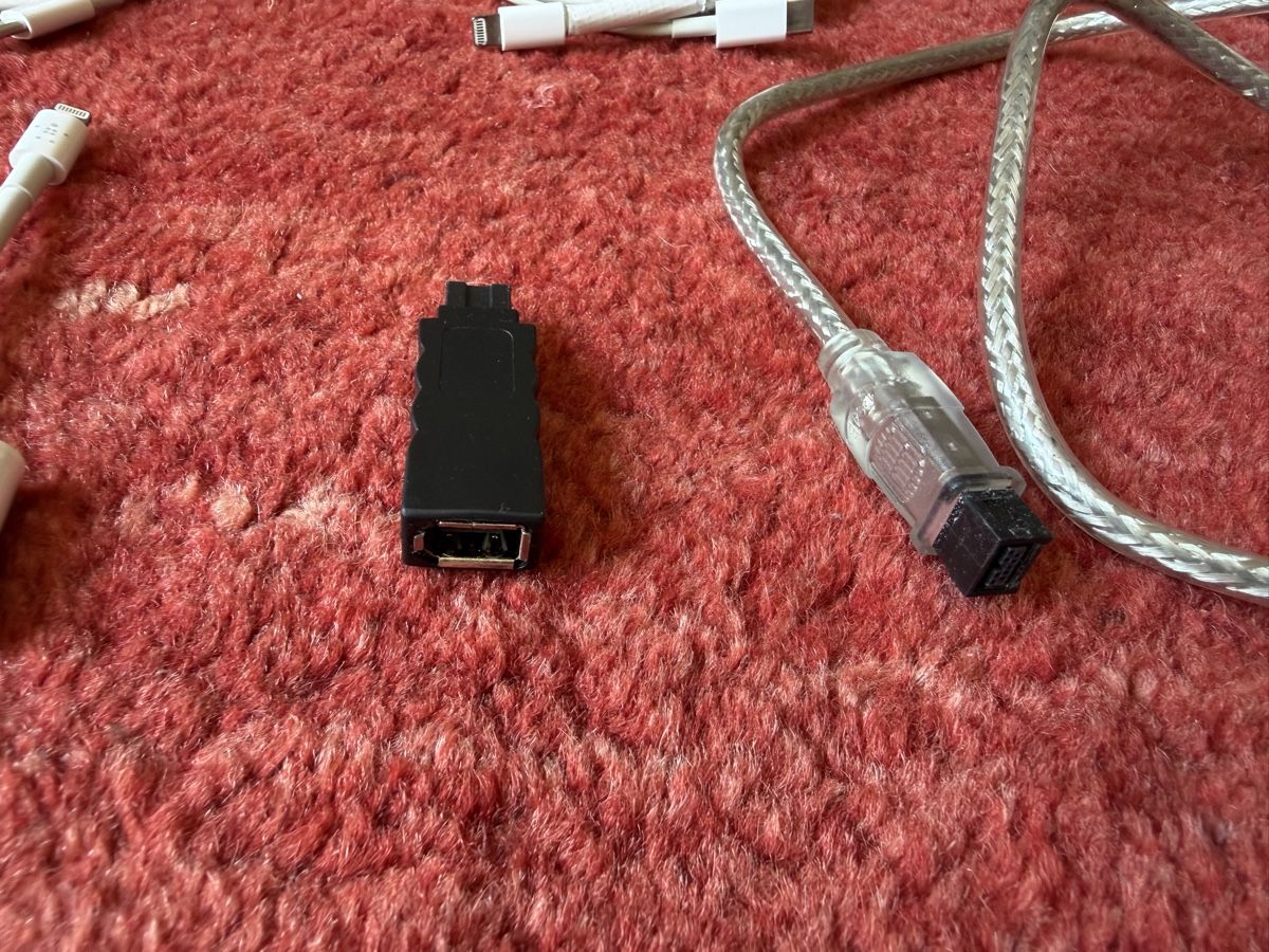Apple Unità & Adattatore: Apple & Belkin Adapter für Mac, Fire Wire, Thunderbolt, HDMI – Usato da Biel/Bienne venduto da SirRolf 8