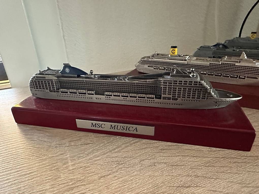 Kits de montage: Schiffsmodelle MSC Cruises – D'occasion à Attiswil par Martin558790 1