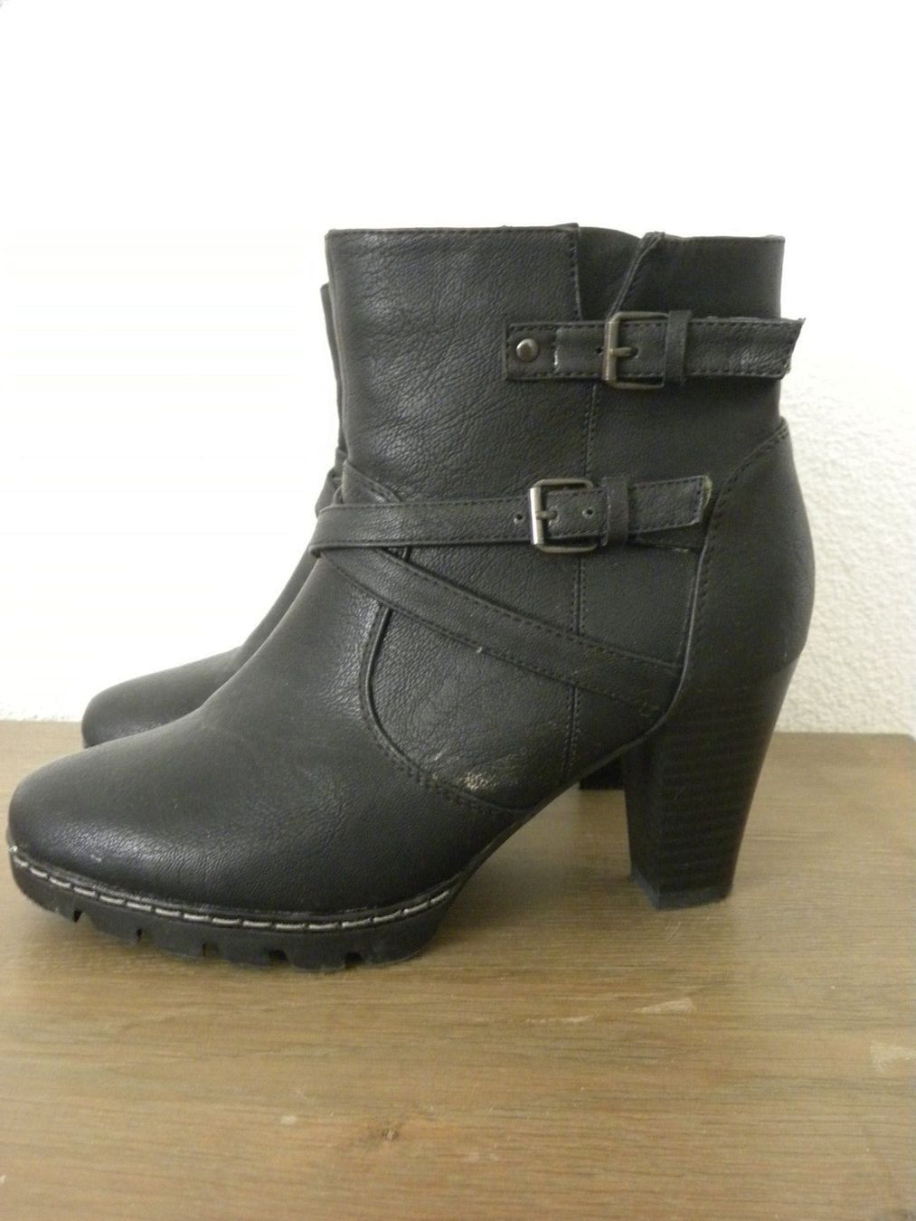 Chaussures femmes: Stiefeletten schwarz Gr. 38 – D'occasion à WALTERSWIL SO par thb_ybm8 2