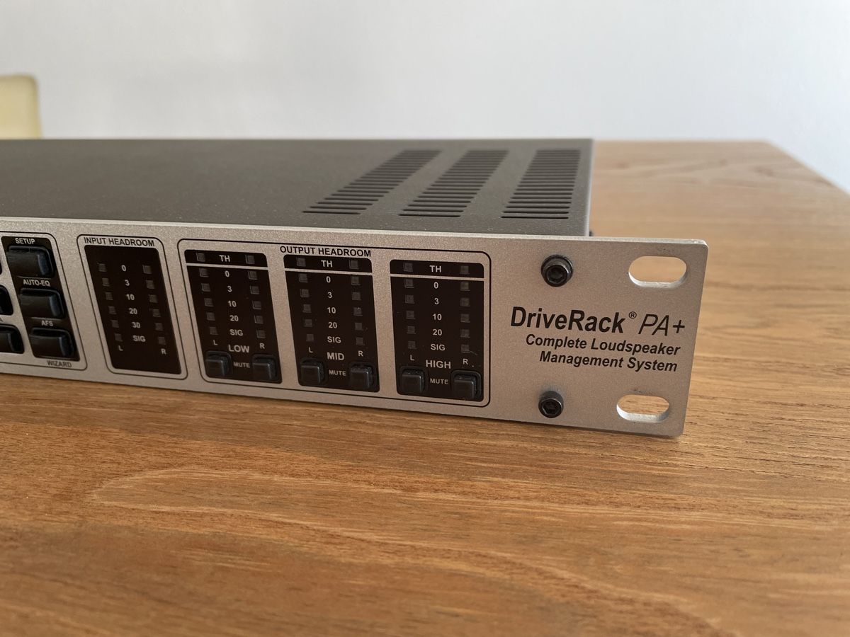 Dbx Equalizer: Crossover dbx DriveRack PA+ avec micro de mesure dbx – Gebraucht aus Neuchatel von  1