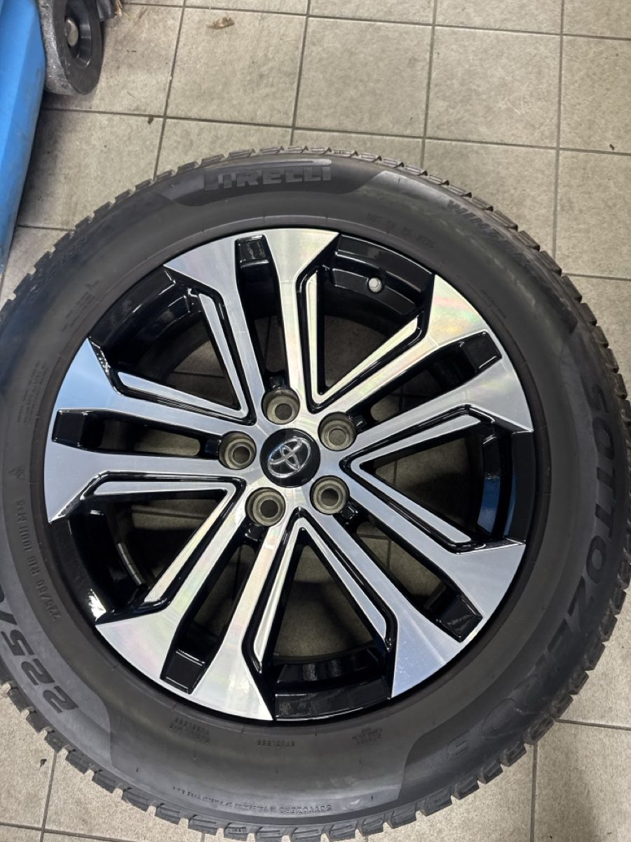 Pneumatici & Ruote complete: Toyota Rav 4 Winterkompletträder  – Usato da Oftringen venduto da lar_569b 1